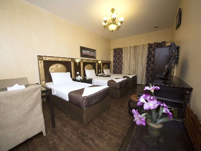 bedroom 1 - hotel hafez  hotel apartments - dubai, united arab emirates