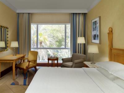 bedroom - hotel sheraton jumeirah beach - dubai, united arab emirates