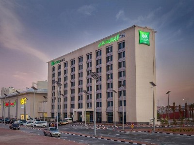 exterior view - hotel ibis styles dragon mart - dubai, united arab emirates