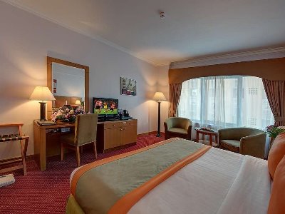 bedroom - hotel golden tulip deira - dubai, united arab emirates