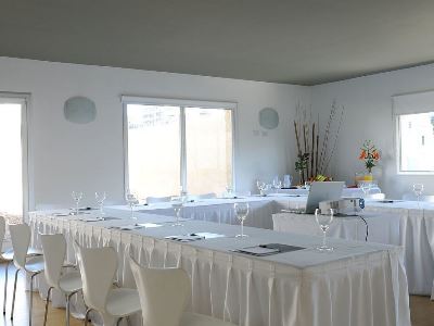 conference room - hotel dazzler maipu - buenos aires, argentina