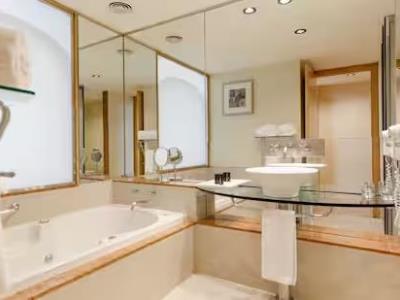 bathroom - hotel doubletree by hilton buenos aires - buenos aires, argentina