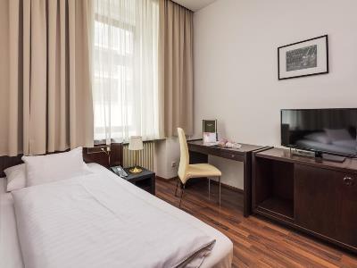 bedroom - hotel central - innsbruck, austria