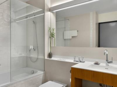 bathroom - hotel ac hotel innsbruck - innsbruck, austria