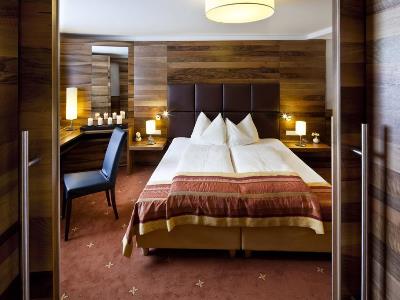 bedroom 4 - hotel grauer baer - innsbruck, austria