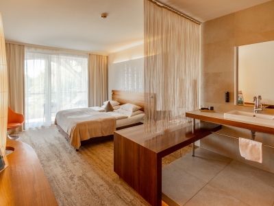 bedroom - hotel seepark worthersee resort - klagenfurt, austria