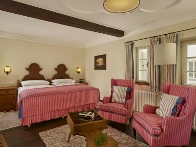 bedroom - hotel goldener hirsch - salzburg, austria