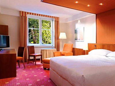 bedroom - hotel sheraton grand salzburg - salzburg, austria