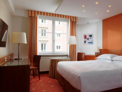 bedroom 1 - hotel sheraton grand salzburg - salzburg, austria