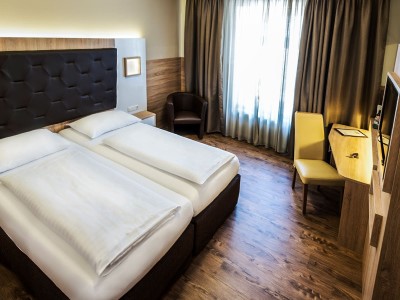 bedroom 4 - hotel goldenes theater - salzburg, austria