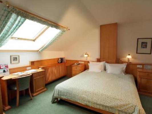 bedroom 2 - hotel romantik im weissen rossl - st wolfgang, austria
