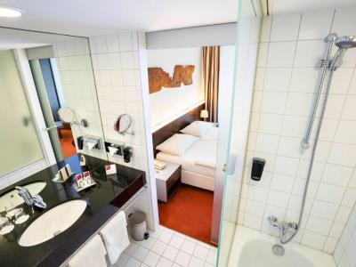 bathroom - hotel austria trend europa wien - vienna, austria