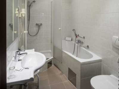 bathroom - hotel admiral - vienna, austria