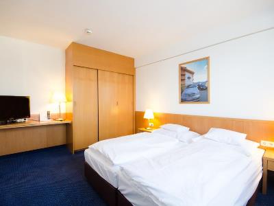 bedroom 2 - hotel hotel strudlhof vienna - vienna, austria