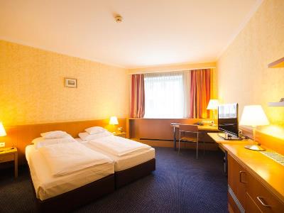 bedroom 1 - hotel hotel strudlhof vienna - vienna, austria