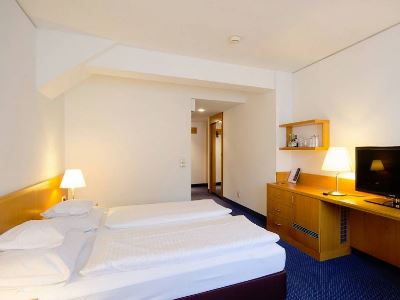 bedroom 3 - hotel hotel strudlhof vienna - vienna, austria
