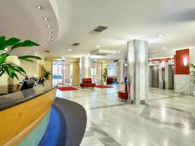 lobby 1 - hotel austria trend ananas - vienna, austria