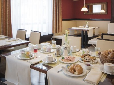 breakfast room - hotel austria trend ananas - vienna, austria