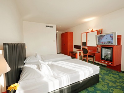 bedroom 1 - hotel arcotel wimberger - vienna, austria