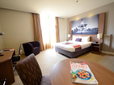 bedroom - hotel grosvenor hotel adelaide - adelaide, australia