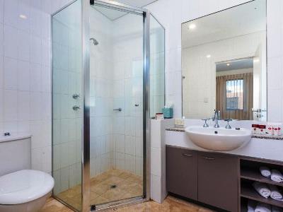 bathroom 2 - hotel club wyndham perth, trademark collection - perth, australia