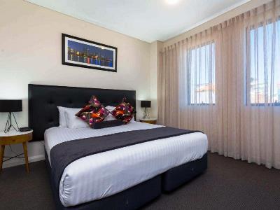 bedroom 1 - hotel club wyndham perth, trademark collection - perth, australia