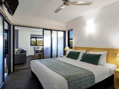 bedroom - hotel club wyndham coffs harbour - coffs harbour, australia