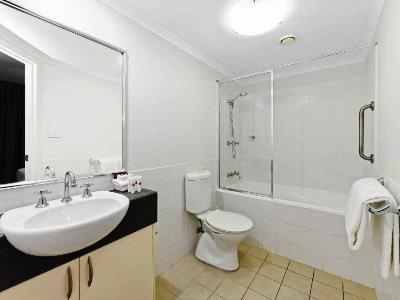 bathroom 1 - hotel club wyndham flynns beach - port macquarie, australia