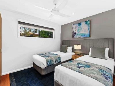 bedroom - hotel club wyndham flynns beach - port macquarie, australia