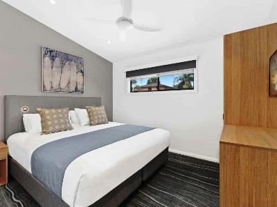 bedroom 2 - hotel club wyndham flynns beach - port macquarie, australia