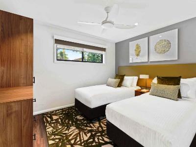 bedroom 6 - hotel club wyndham flynns beach - port macquarie, australia