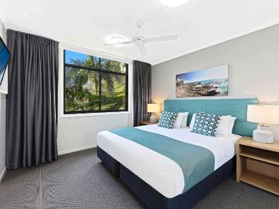 bedroom 7 - hotel club wyndham flynns beach - port macquarie, australia