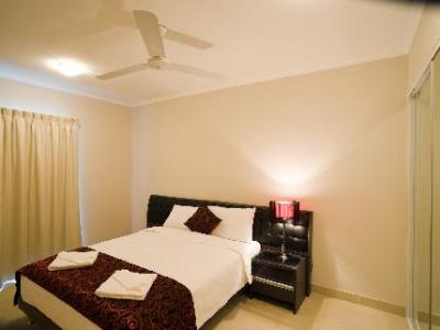 bedroom 1 - hotel argus apartments - darwin, australia
