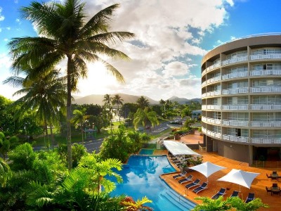 outdoor pool - hotel doubletree by hilton cairns - cairns, australia