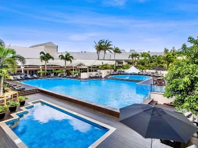 outdoor pool - hotel shangri-la the marina - cairns, australia