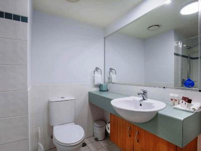 bathroom - hotel club wyndham kirra beach, trademark coll - coolangatta, australia