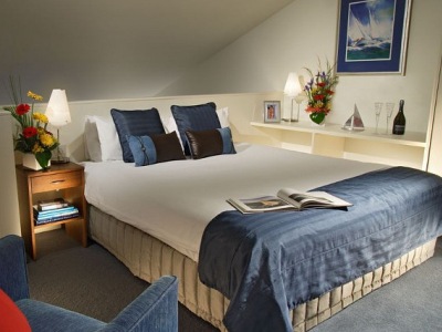 bedroom - hotel somerset on the pier - hobart, australia