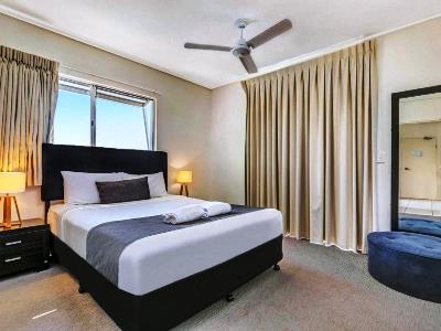 bedroom - hotel ramada encore whale cove hervey bay - hervey bay, australia