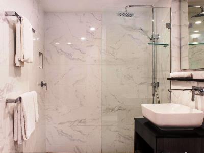 bathroom - hotel mercure sydney - sydney, australia