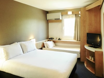 bedroom 2 - hotel ibis thornleigh - sydney, australia