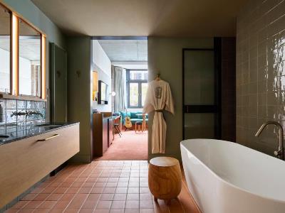 bathroom - hotel ace hotel sydney - sydney, australia