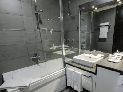 bathroom - hotel bosmal arjaan by rotana - sarajevo, bosnia and herzegovina