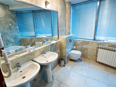 bathroom 3 - hotel radon plaza - sarajevo, bosnia and herzegovina