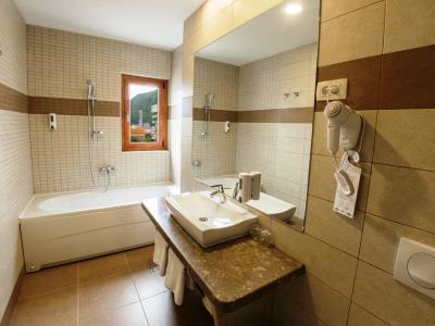 bathroom 2 - hotel mostar - mostar, bosnia and herzegovina