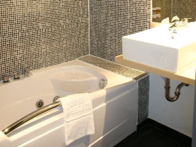 bathroom - hotel hotel and aparthotel alize mouscron - mouscron, belgium