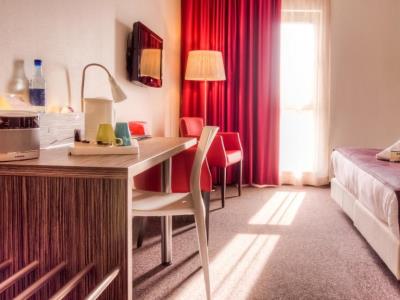 bedroom 2 - hotel hotel-restaurant horizon ath-lessines - ghislenghien, belgium