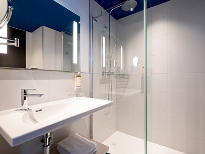 bathroom - hotel mercure antwerp city centre - antwerp, belgium