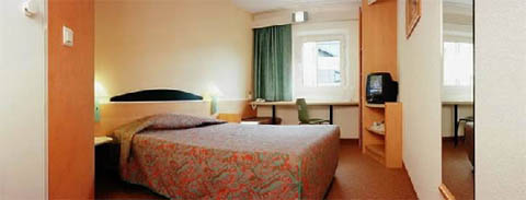 standard bedroom - hotel ibis antwerp centrum - antwerp, belgium