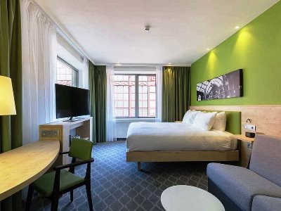bedroom - hotel hampton by hilton central station - antwerp, belgium