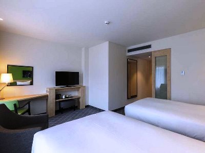 bedroom 2 - hotel hampton by hilton central station - antwerp, belgium